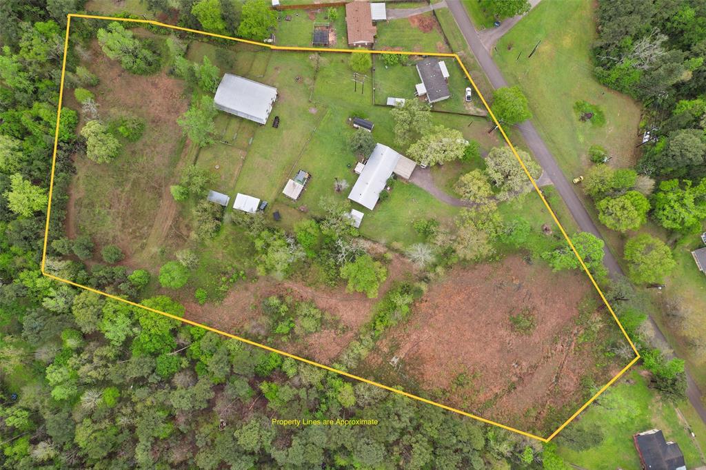 14036 Old Texaco Road Conroe, TX 77302 - Photo 2 of 40 a view of a yard