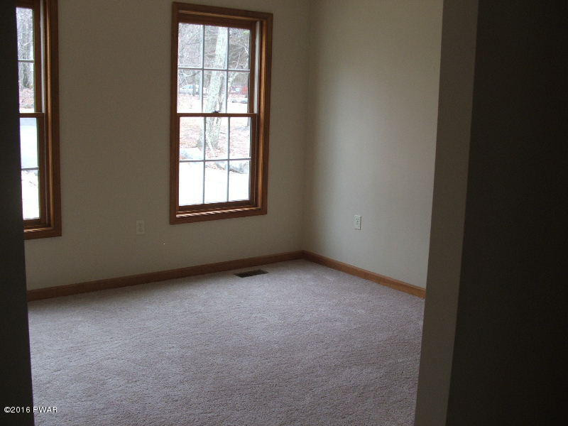 206 Segatti Bushkill, PA 18324 - Photo 7 of 8