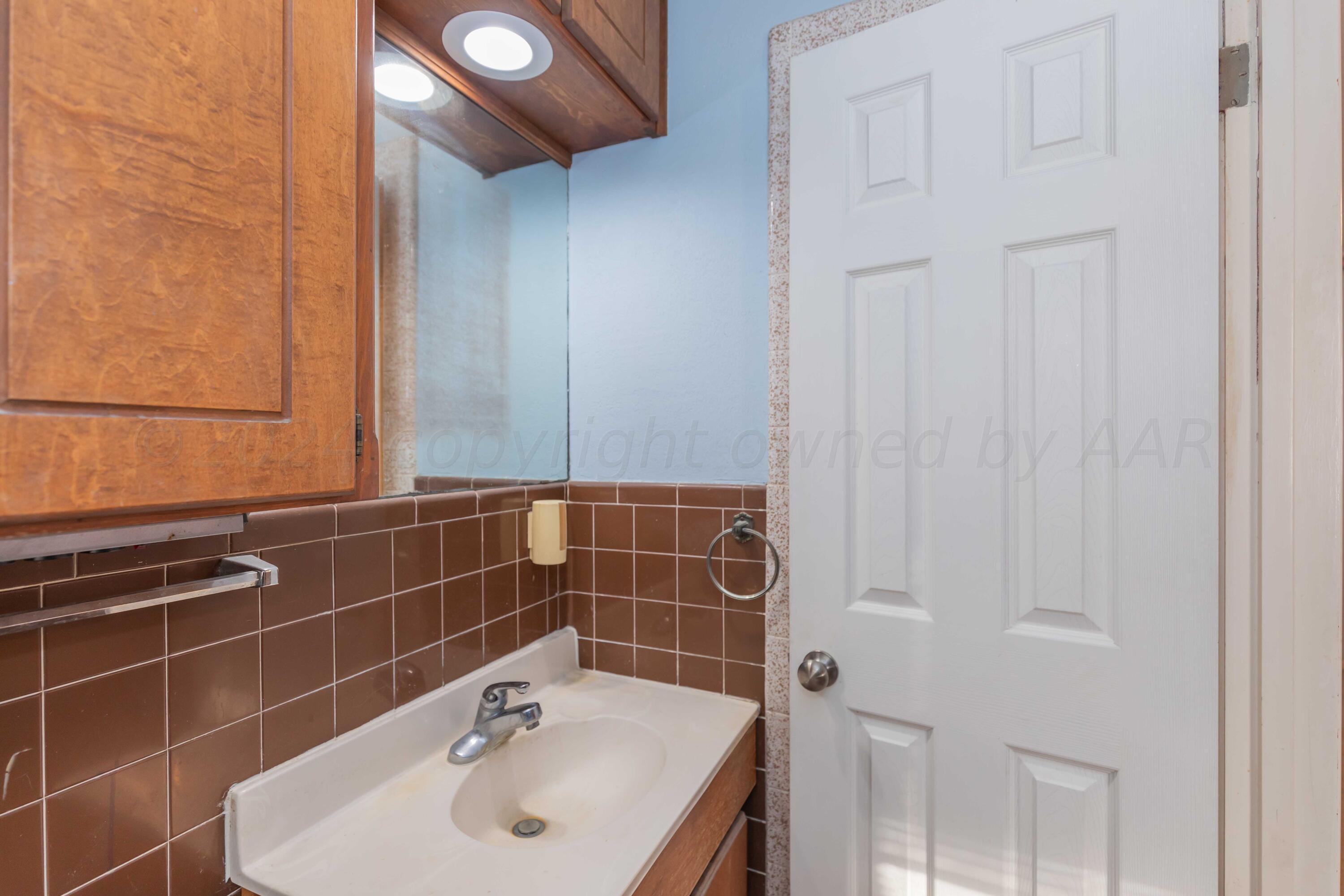 4006 Tulane Drive Amarillo, TX 79109 - Photo 33 of 44 MASTER BATH VIEW 2