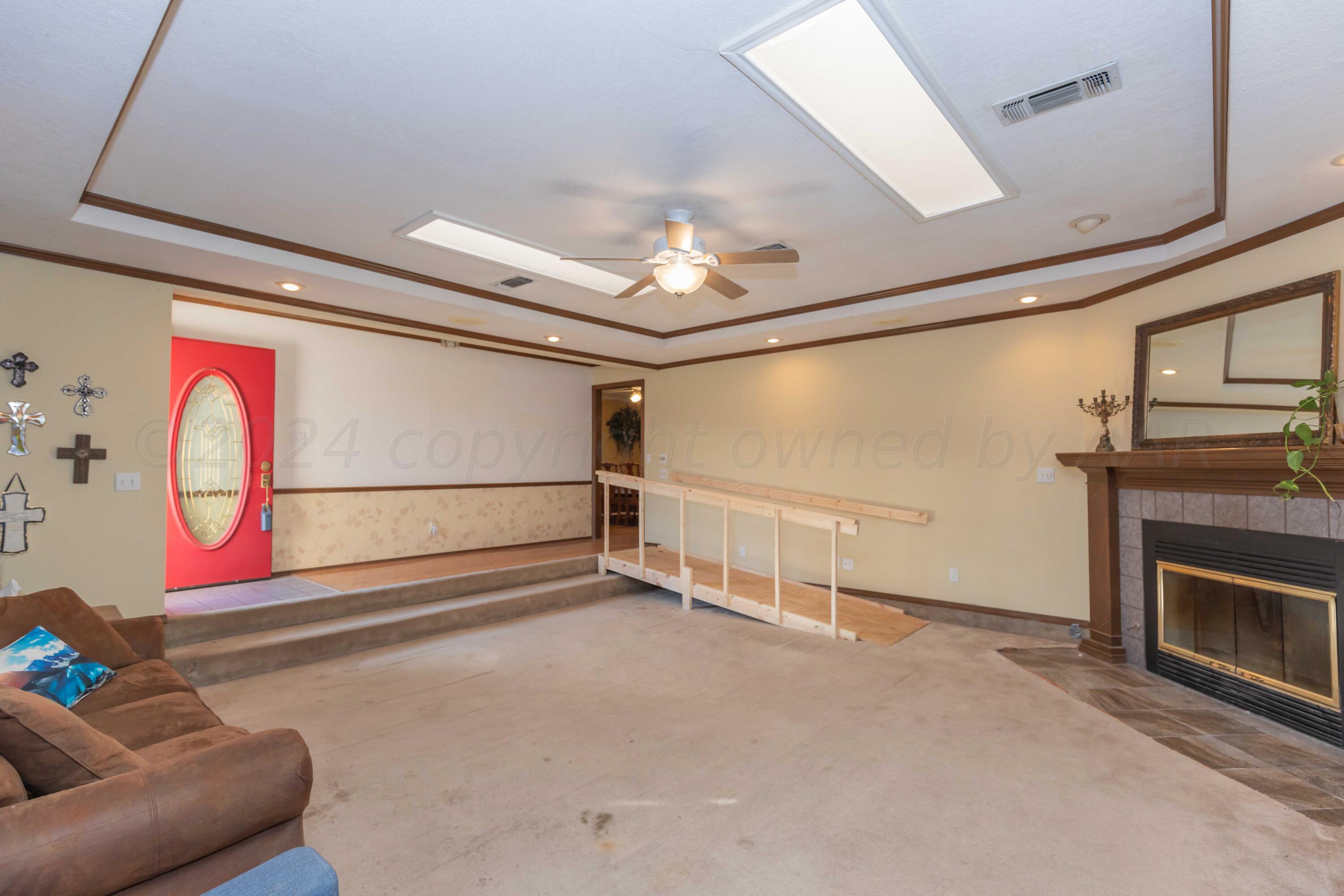 4006 Tulane Drive Amarillo, TX 79109 - Photo 5 of 44 LIVING ROOM VIEW 2