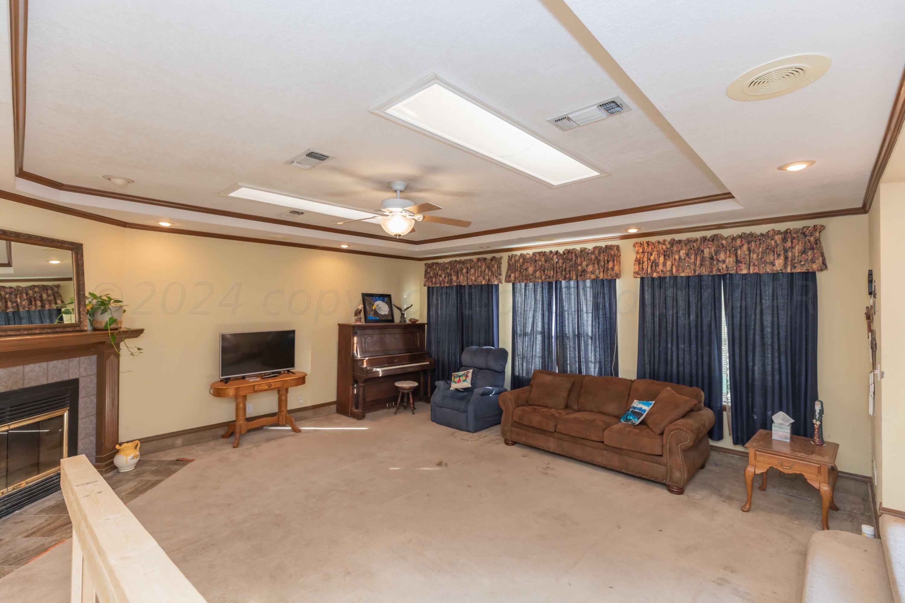 4006 Tulane Drive Amarillo, TX 79109 - Photo 6 of 44 LIVING ROOM VIEW 3
