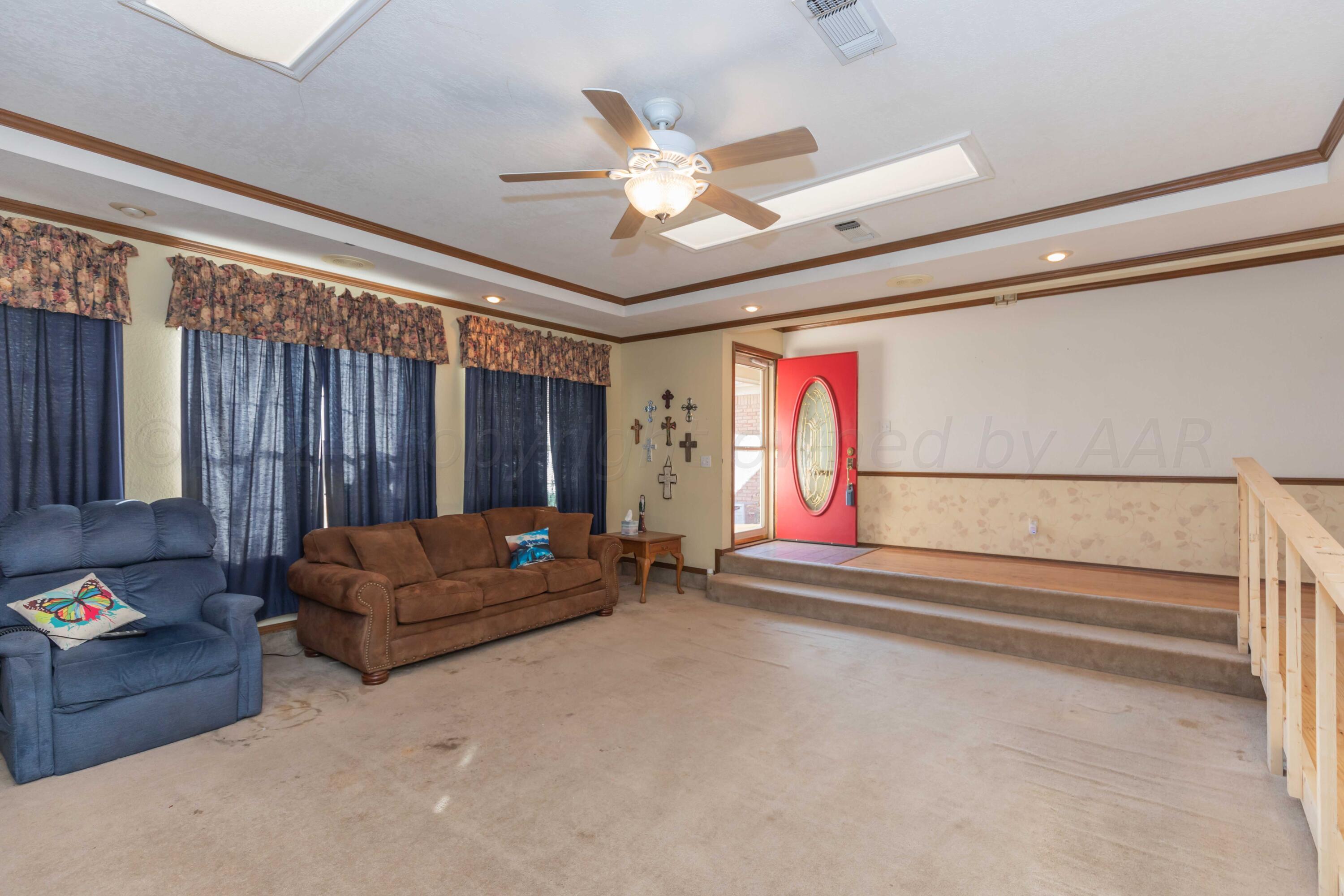 4006 Tulane Drive Amarillo, TX 79109 - Photo 8 of 44 LIVING ROOM VIEW 4