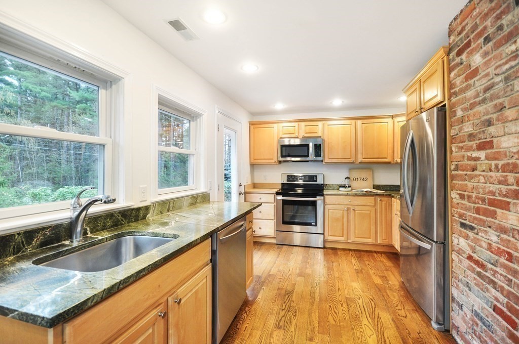 289 The Valley Road Concord, MA 01742 - Photo 5 of 17