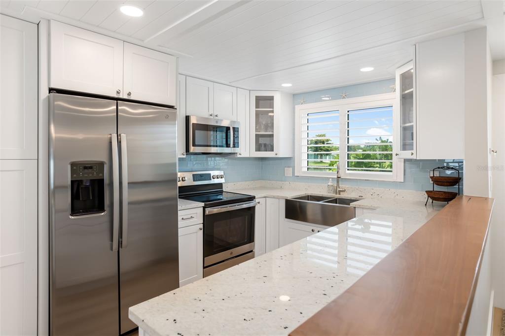 546 Spanish Drive South Longboat Key, FL 34228 - Photo 7 of 57