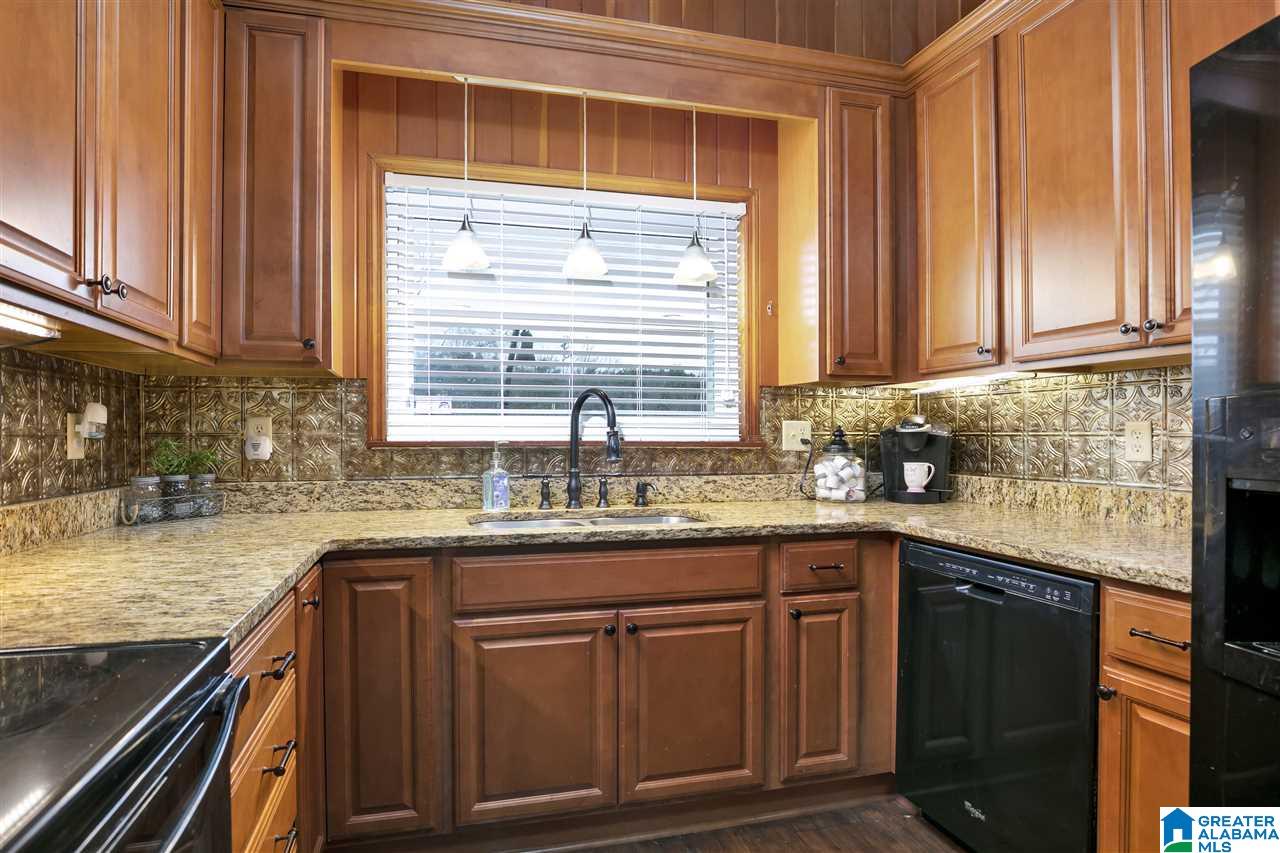 282 Lakeshore Lane Oneonta, AL 35121 - Photo 14 of 46