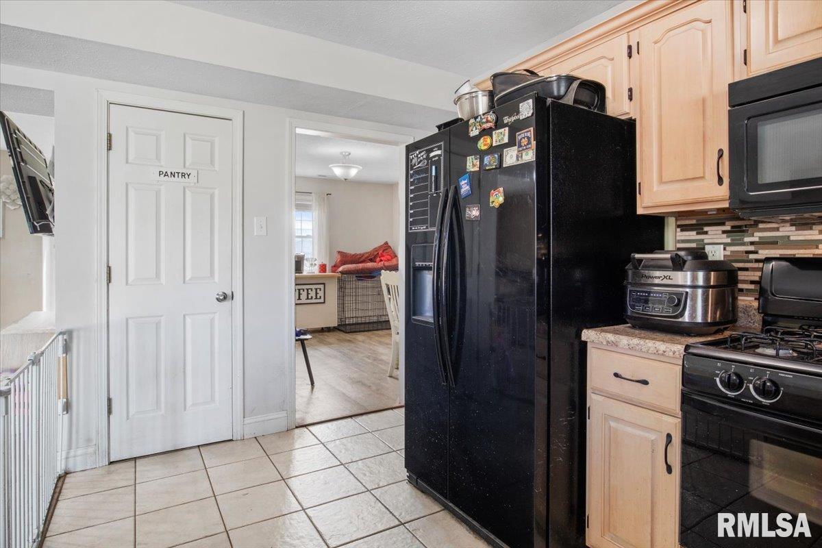 707 North Bitterroot Court Athens, IL 62613 - Photo 15 of 33