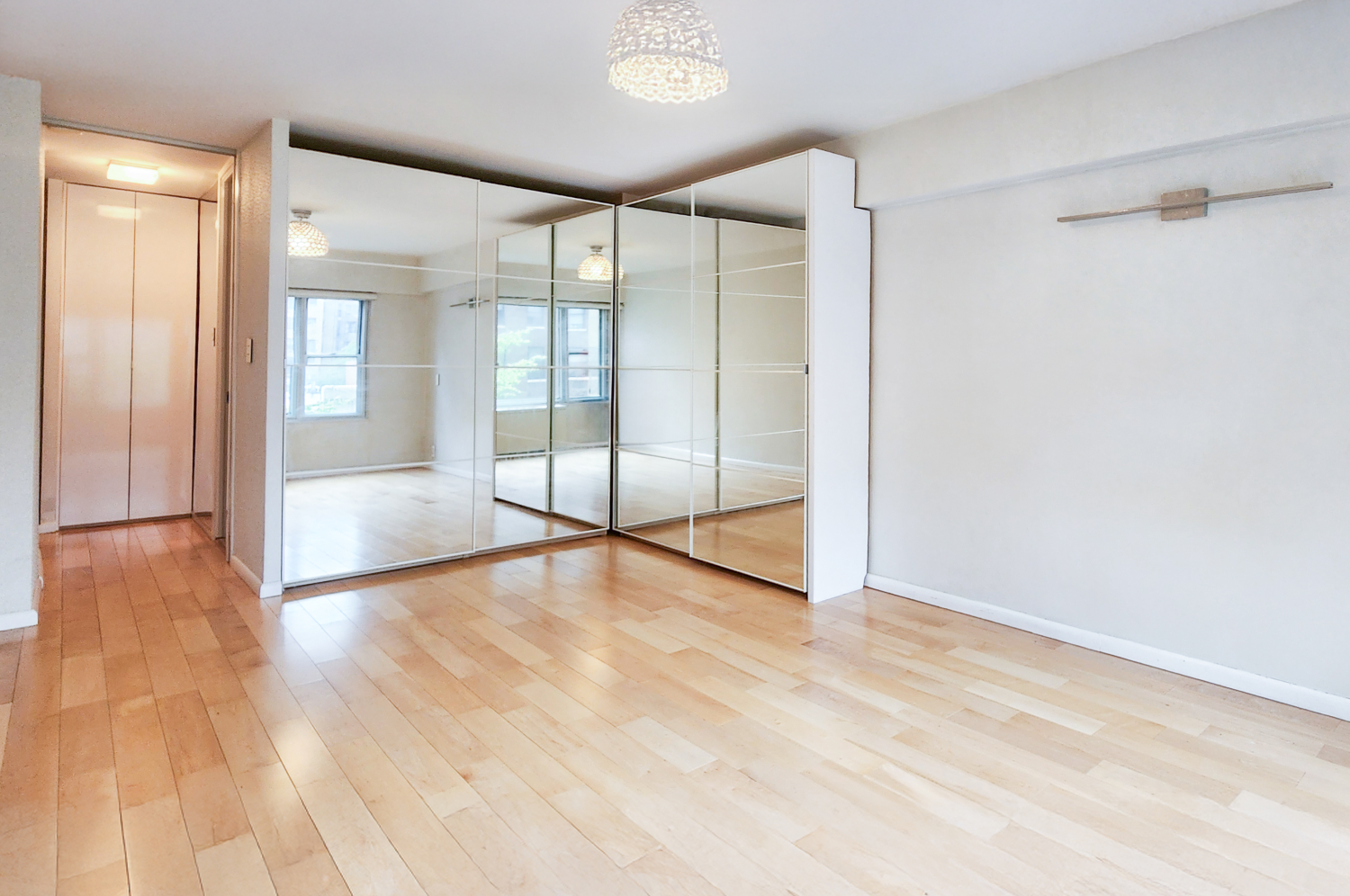 118 East 60th Street, Unit 7B Manhattan, NY 10022 - Photo 12 of 15 a view of an empty room