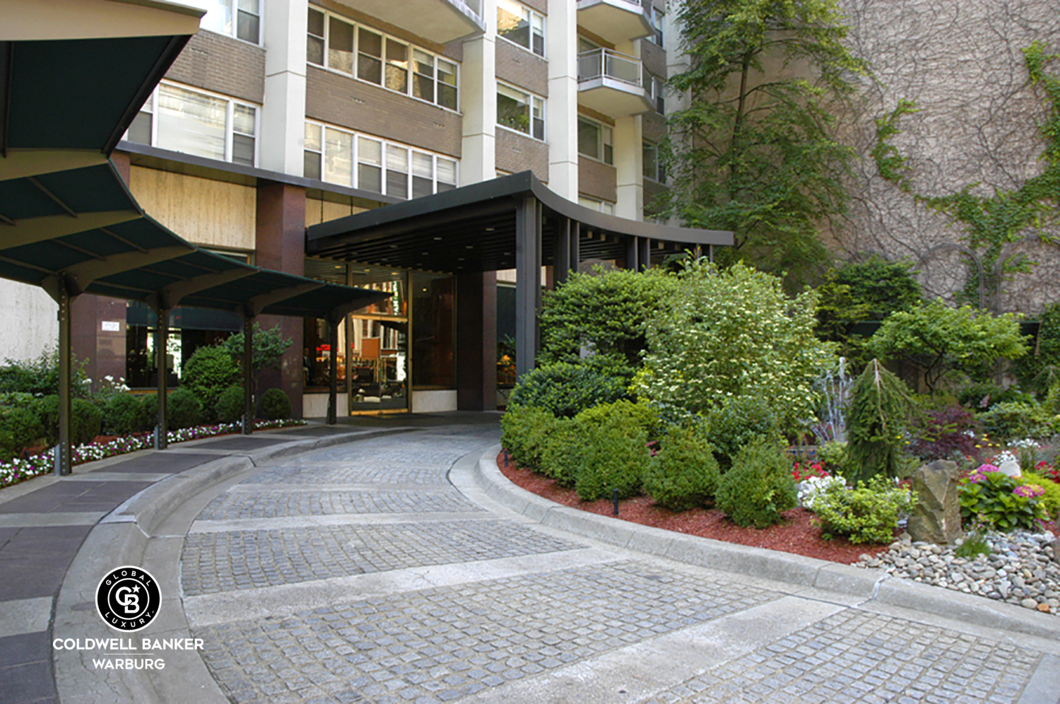 118 East 60th Street, Unit 7B Manhattan, NY 10022 - Photo 14 of 15 a view of a building with a garden