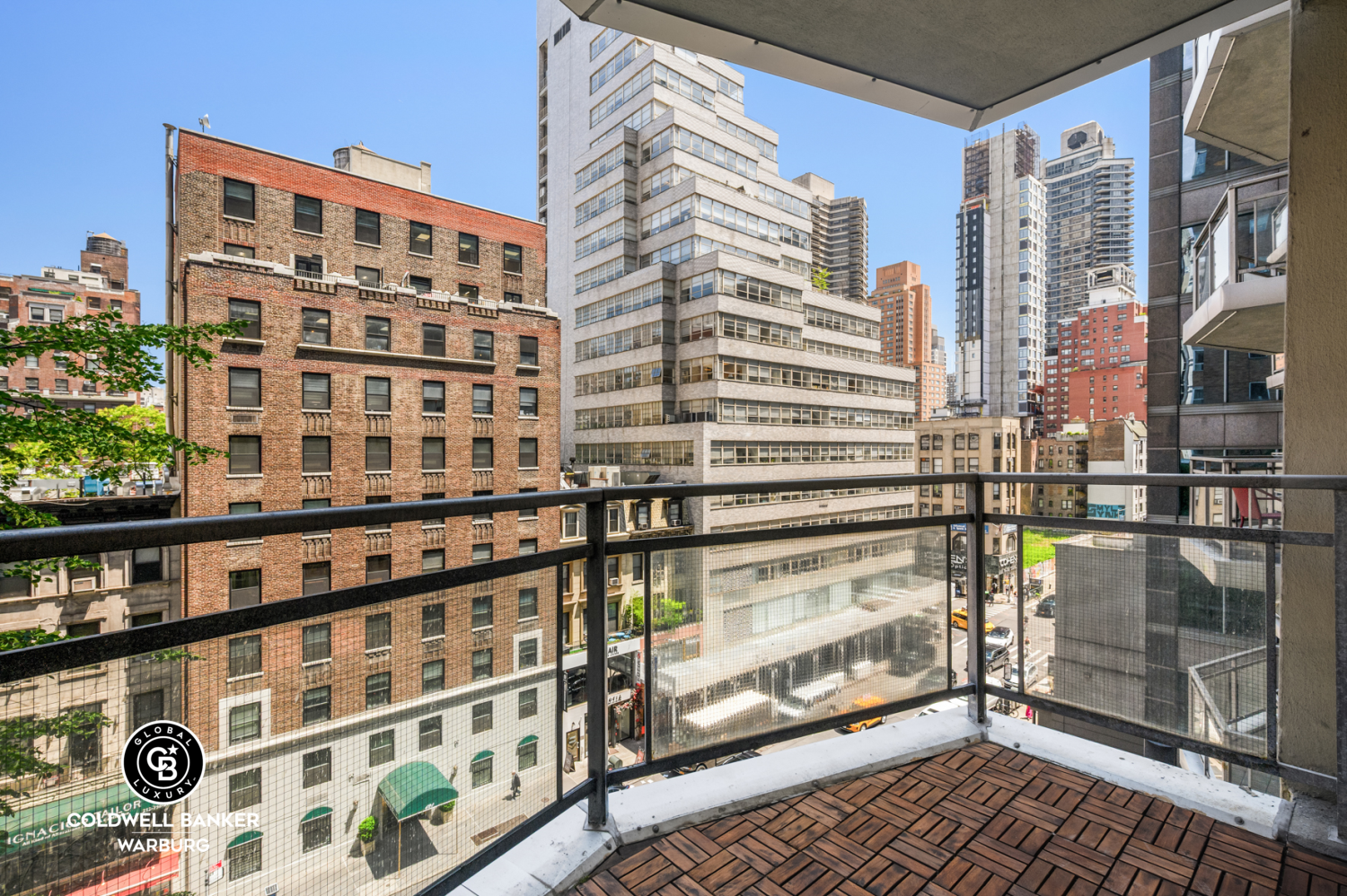 118 East 60th Street, Unit 7B Manhattan, NY 10022 - Photo 5 of 15 a front view of a building