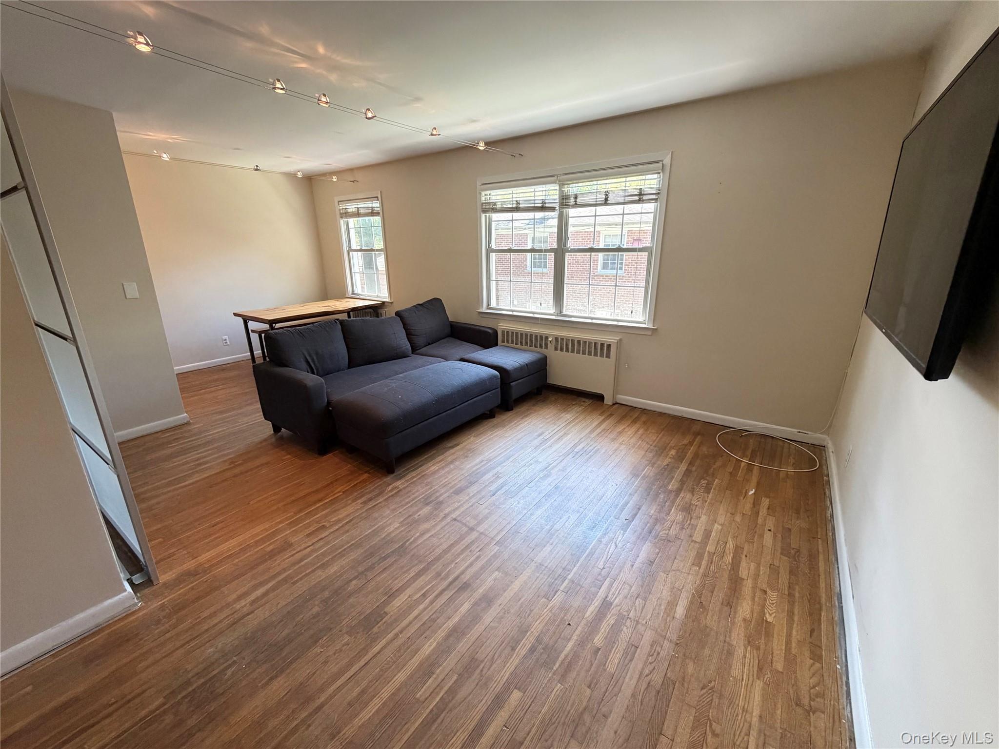 182 Pinewood Road, Unit 24 Hartsdale, NY 10530 - Photo 4 of 16 Living and dining space.