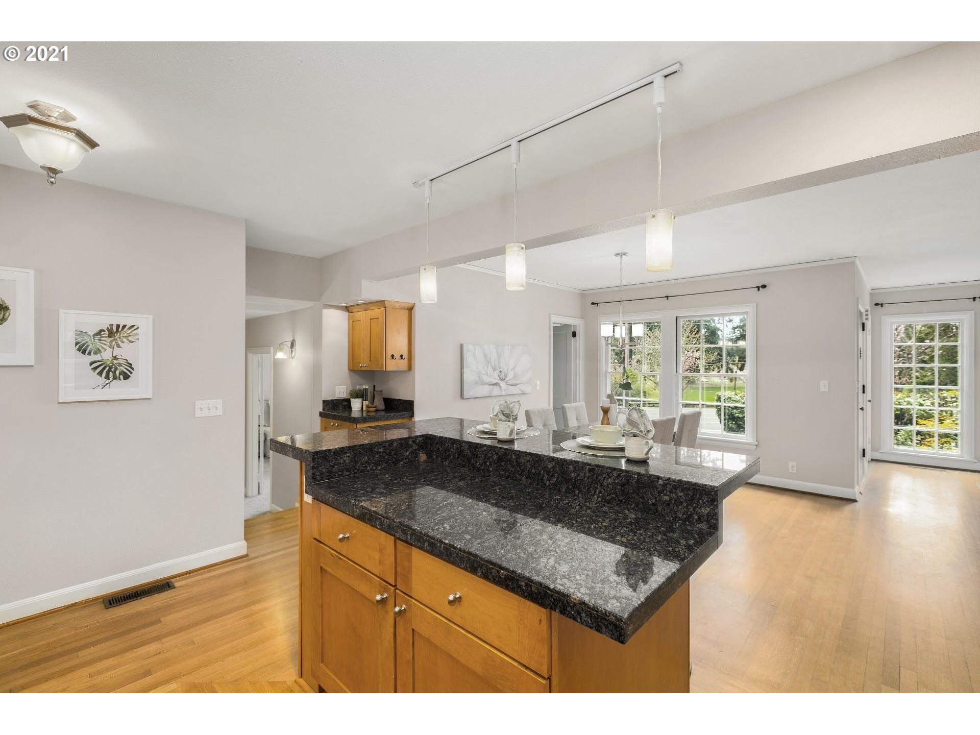 537 Country Club Road Lake Oswego, OR 97034 - Photo 11 of 26 Gallery Image 11