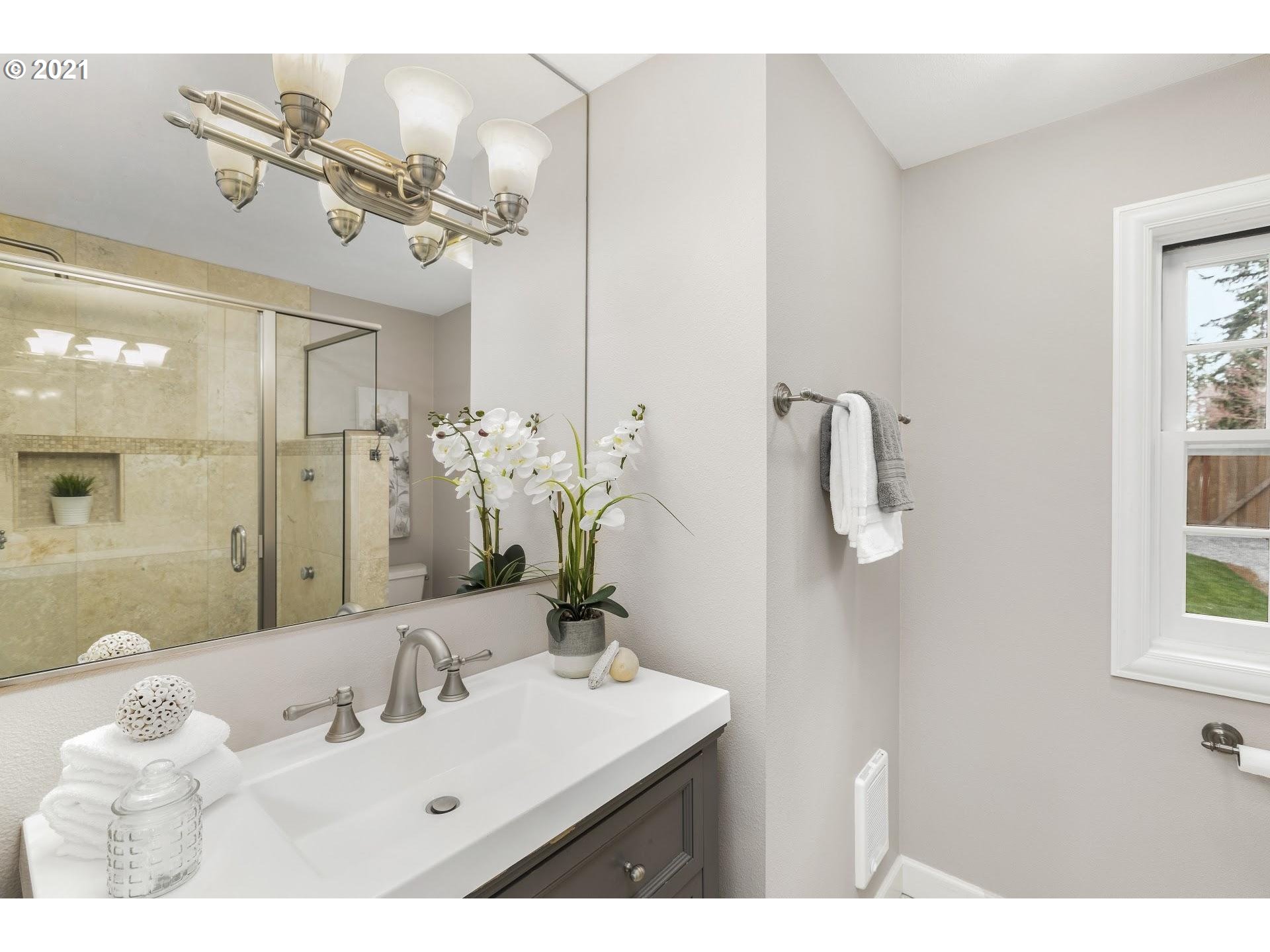 537 Country Club Road Lake Oswego, OR 97034 - Photo 15 of 26 Gallery Image 15
