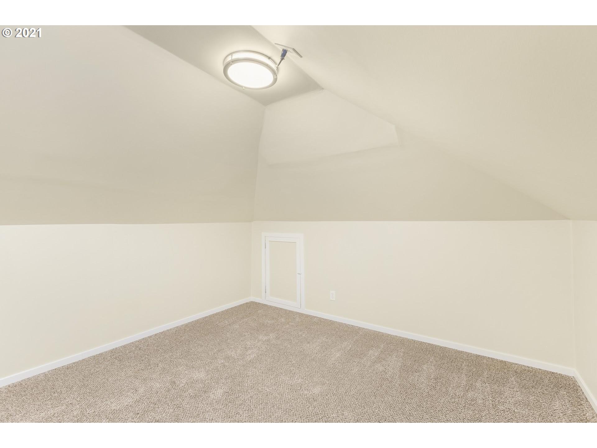 537 Country Club Road Lake Oswego, OR 97034 - Photo 19 of 26 Gallery Image 19