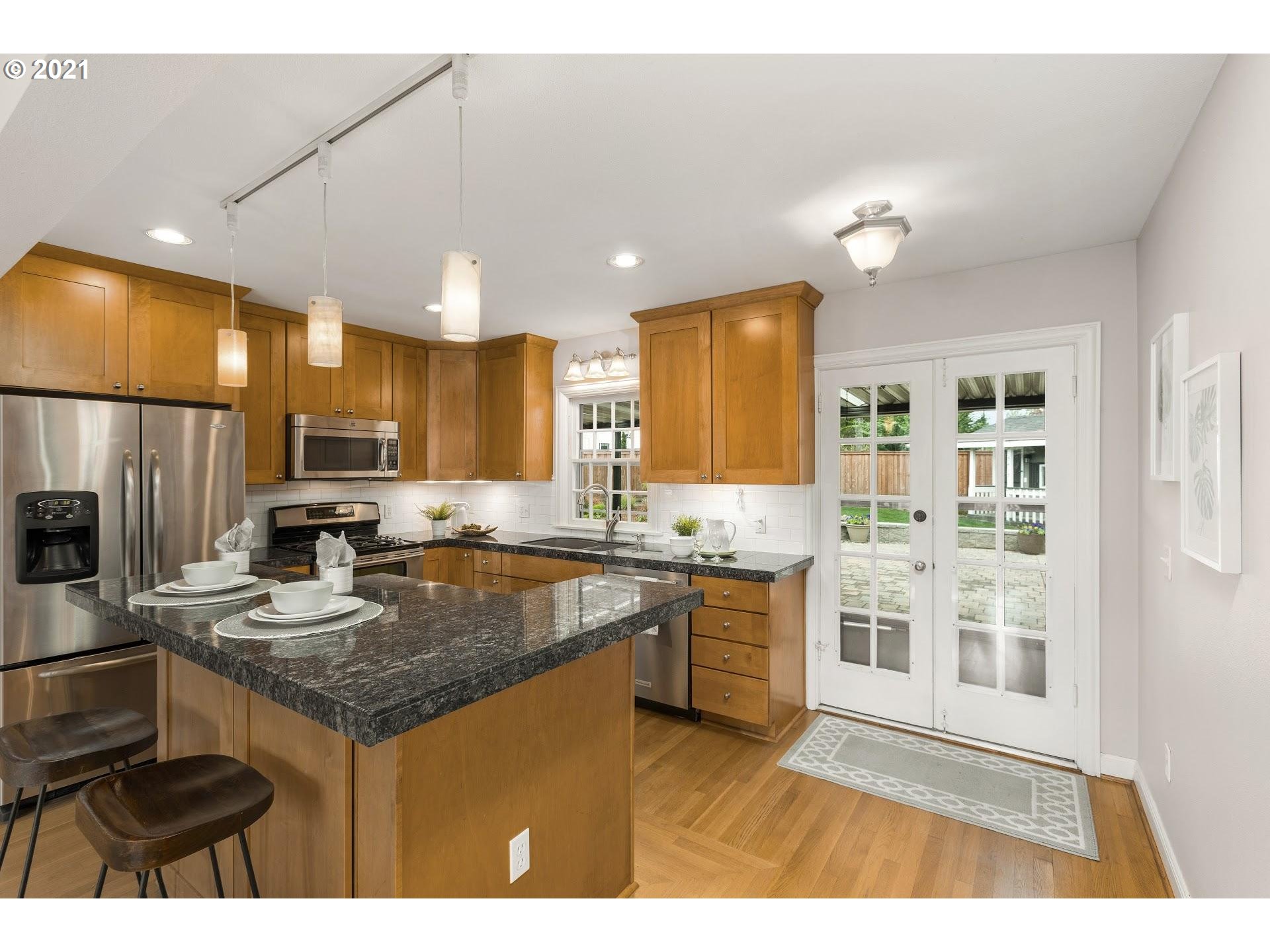 537 Country Club Road Lake Oswego, OR 97034 - Photo 9 of 26 Gallery Image 9