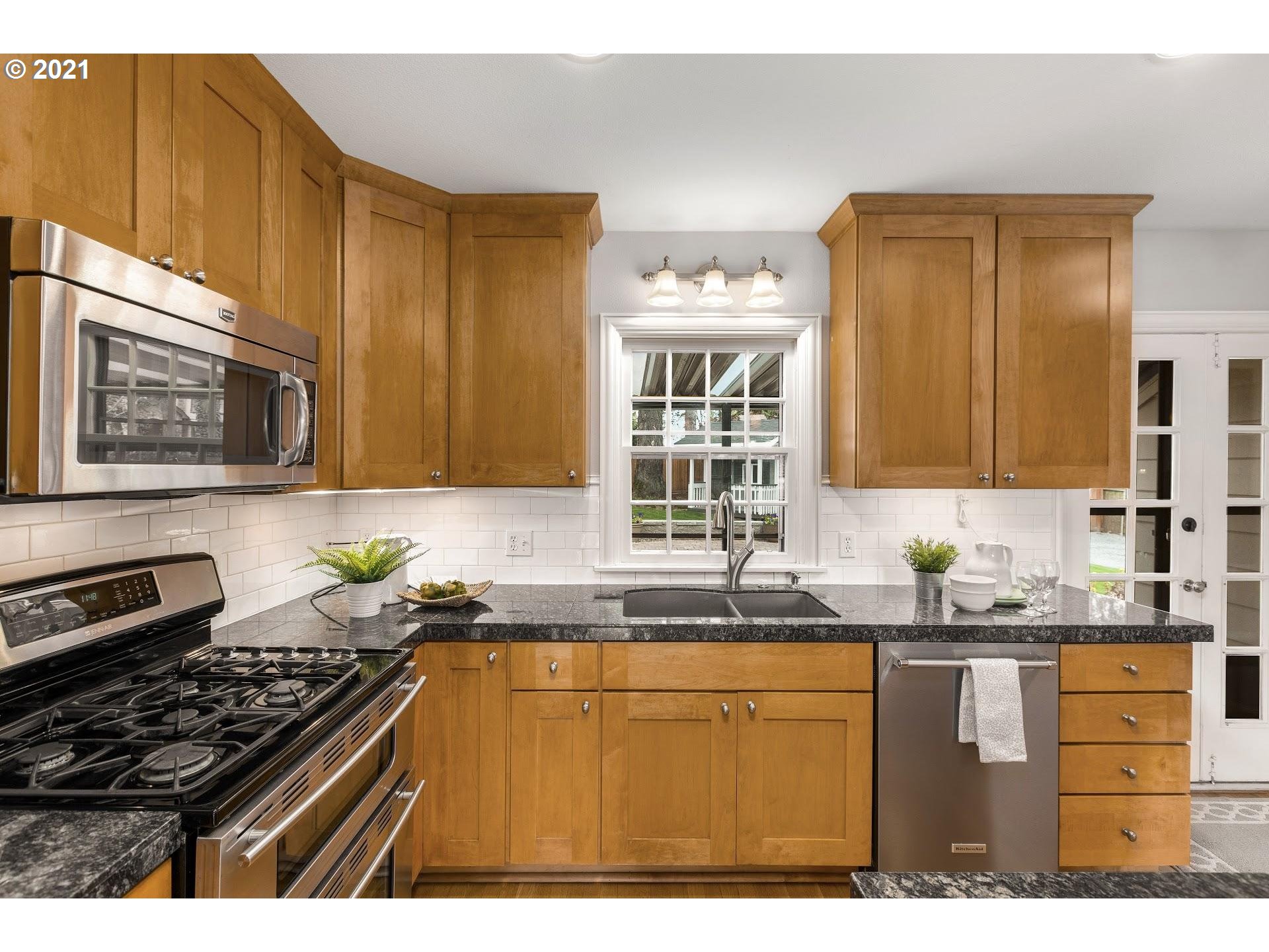 537 Country Club Road Lake Oswego, OR 97034 - Photo 10 of 26 Gallery Image 10
