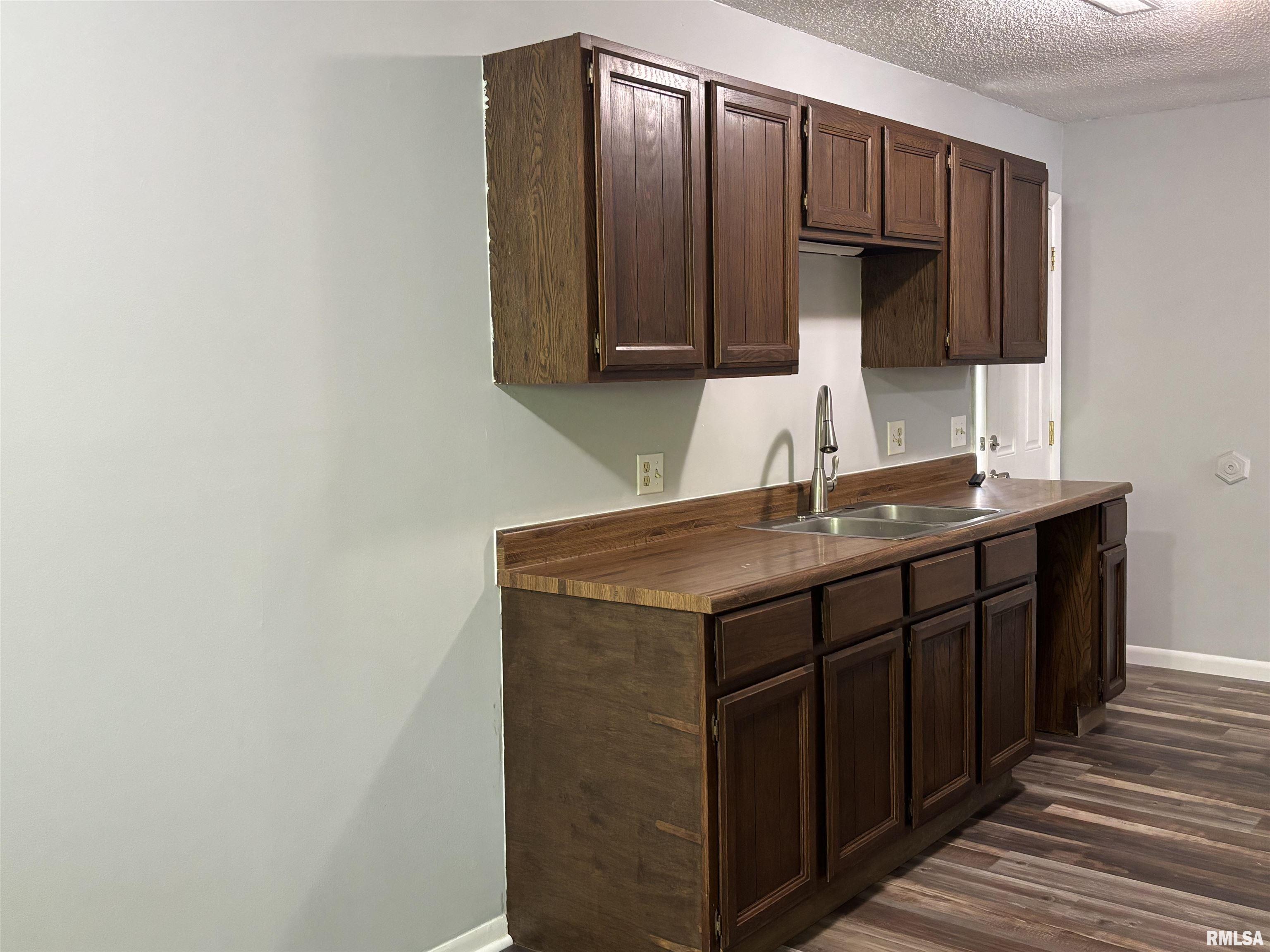 141 North Douglas Avenue Springfield, IL 62702 - Photo 5 of 15