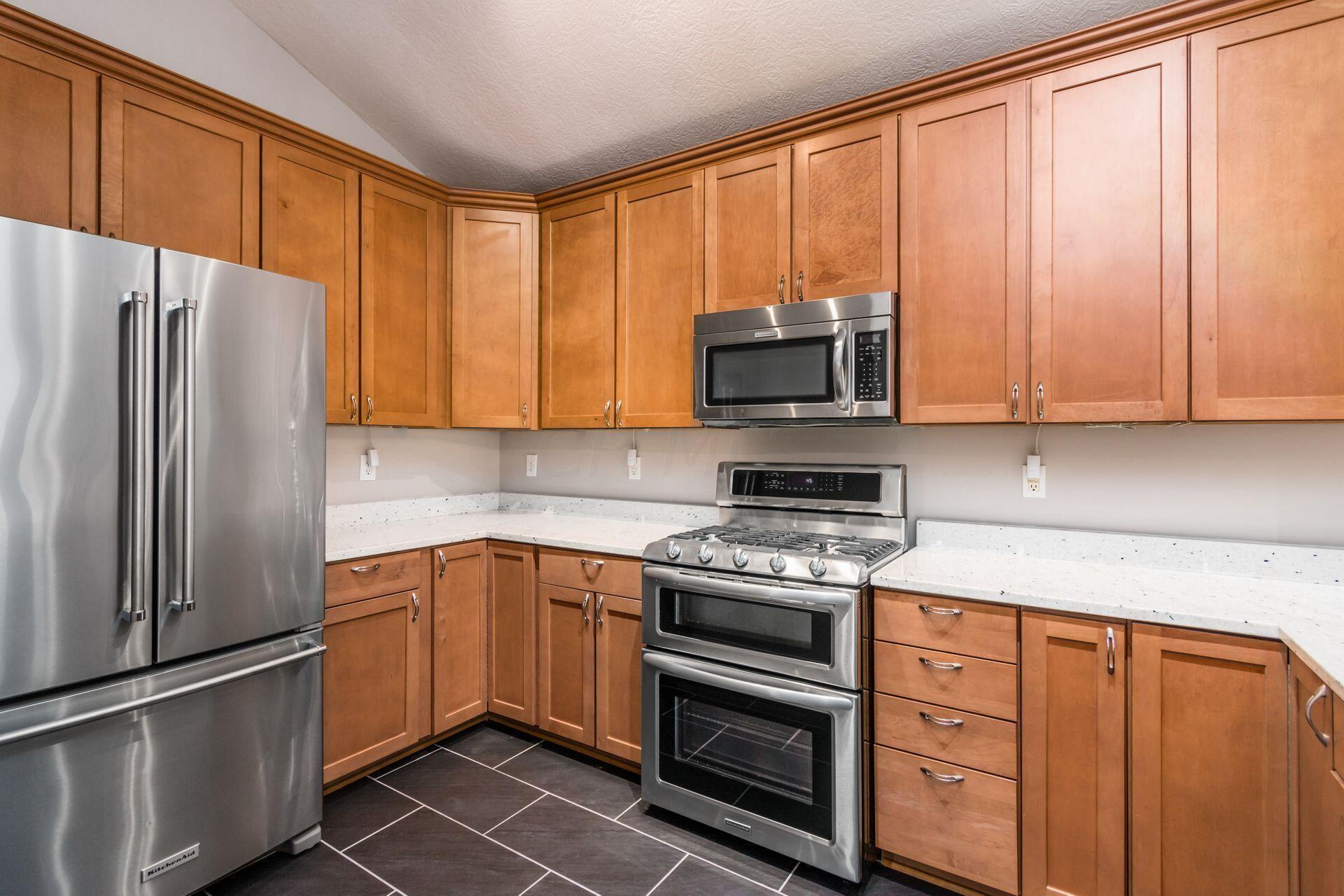 4896 Rays Circle Dublin, OH 43016 - Photo 5 of 45 42" cabinets