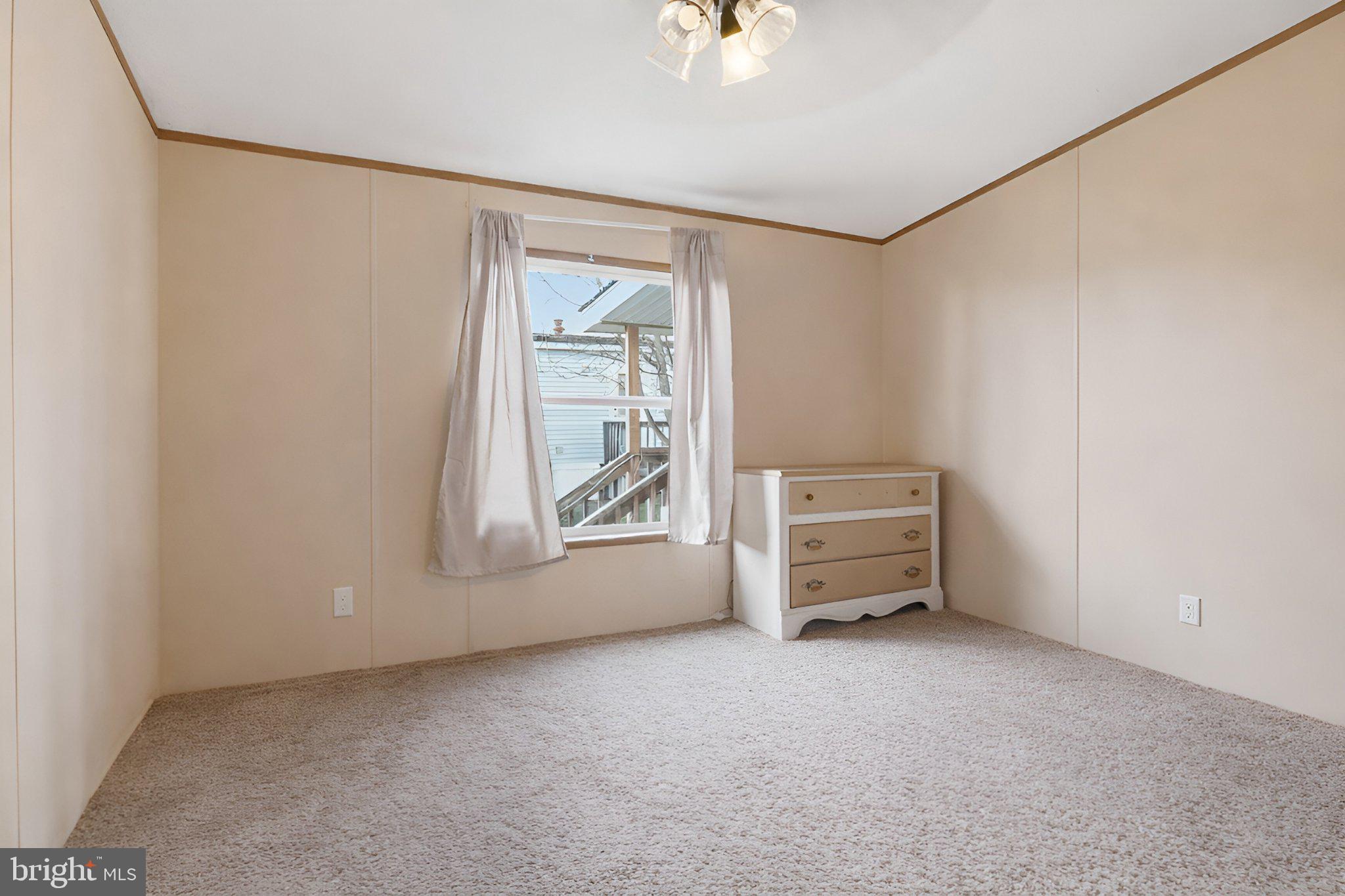 4820 Old Harrisburg Road, Unit 11 Gettysburg, PA 17325 - Photo 15 of 29 a view of room and window