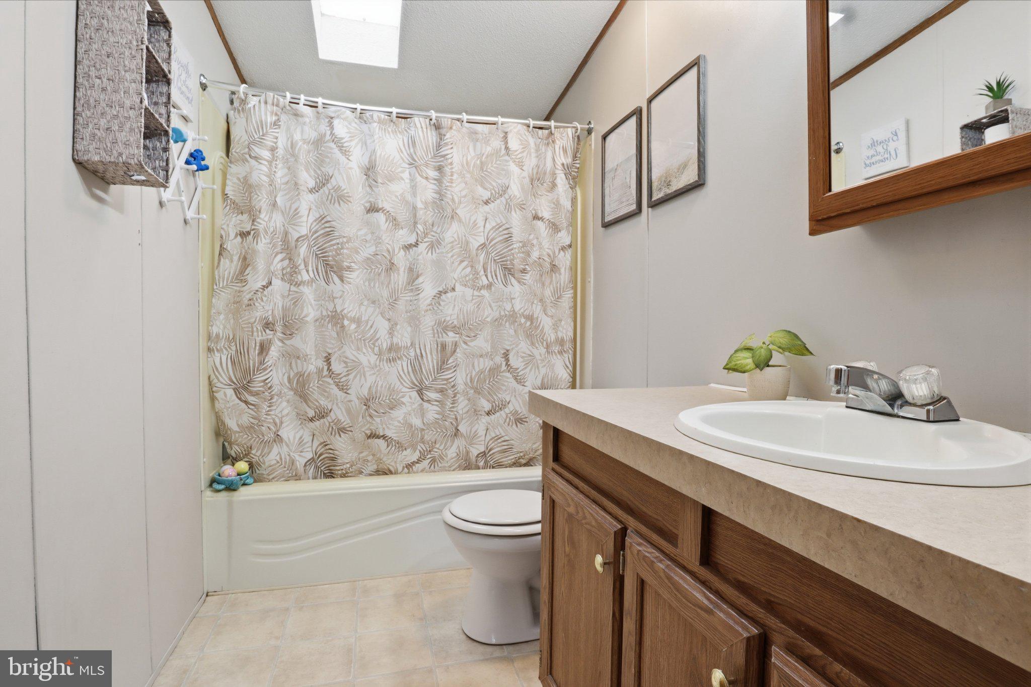 4820 Old Harrisburg Road, Unit 11 Gettysburg, PA 17325 - Photo 17 of 29 a bathroom with a sink toilet and shower