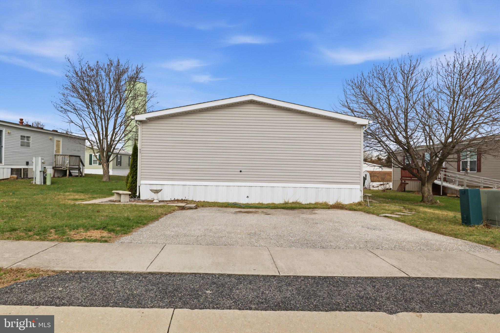 4820 Old Harrisburg Road, Unit 11 Gettysburg, PA 17325 - Photo 27 of 29 a backyard of a house