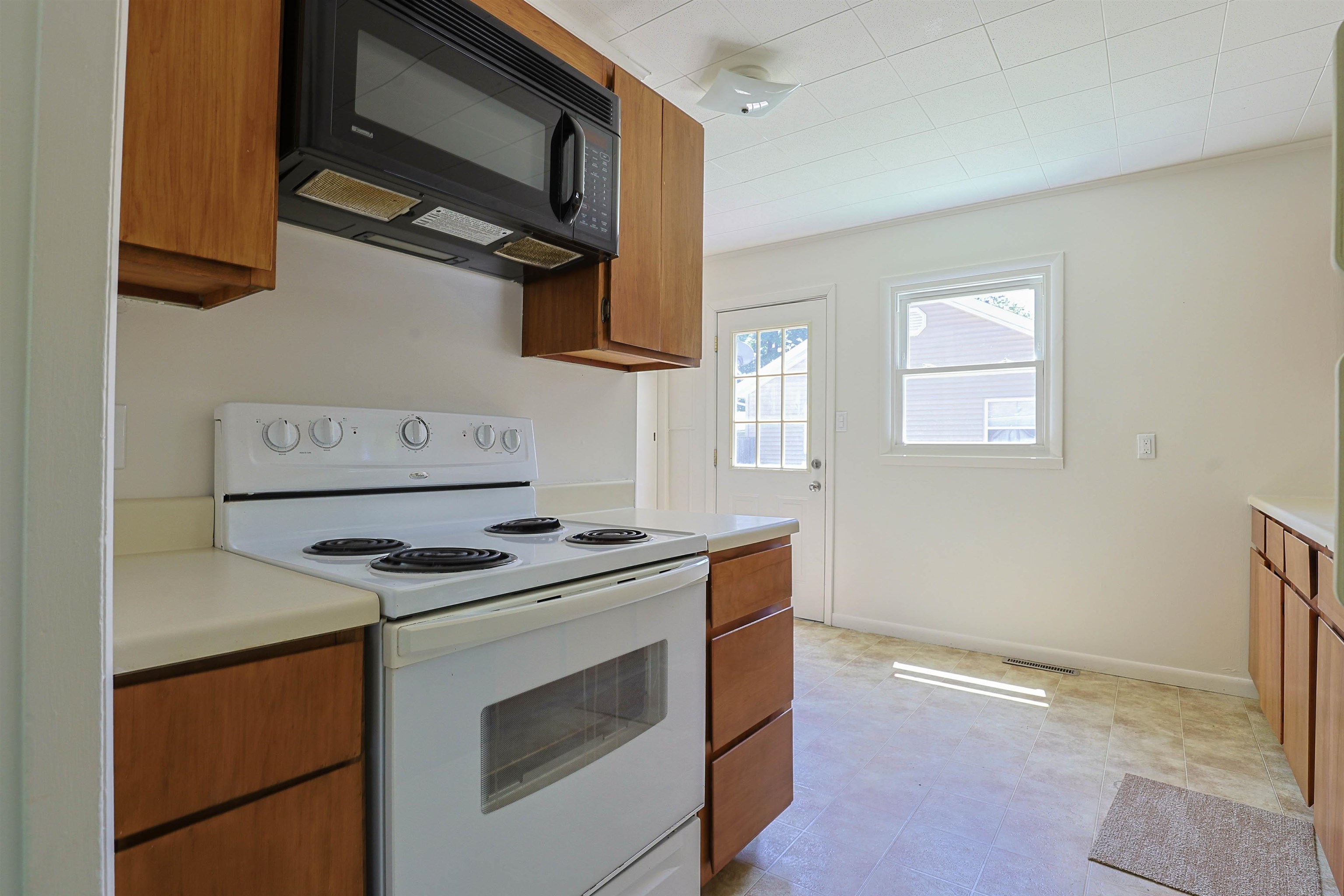 1002 East Sugnet Road Midland, MI 48642 - Photo 5 of 28