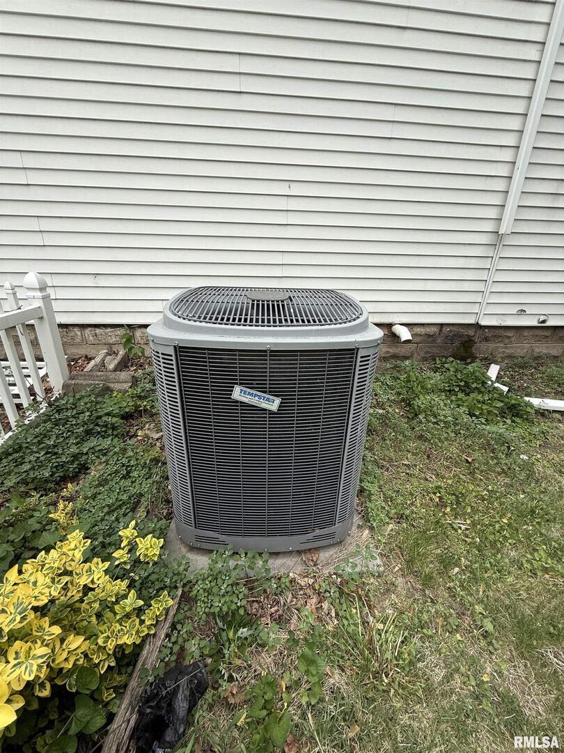 237 1st Avenue Clinton, IA 52732 - Photo 17 of 21 a view of a house with a sink