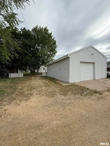 $74,900 | 237 1st Avenue, Clinton, IA 52732