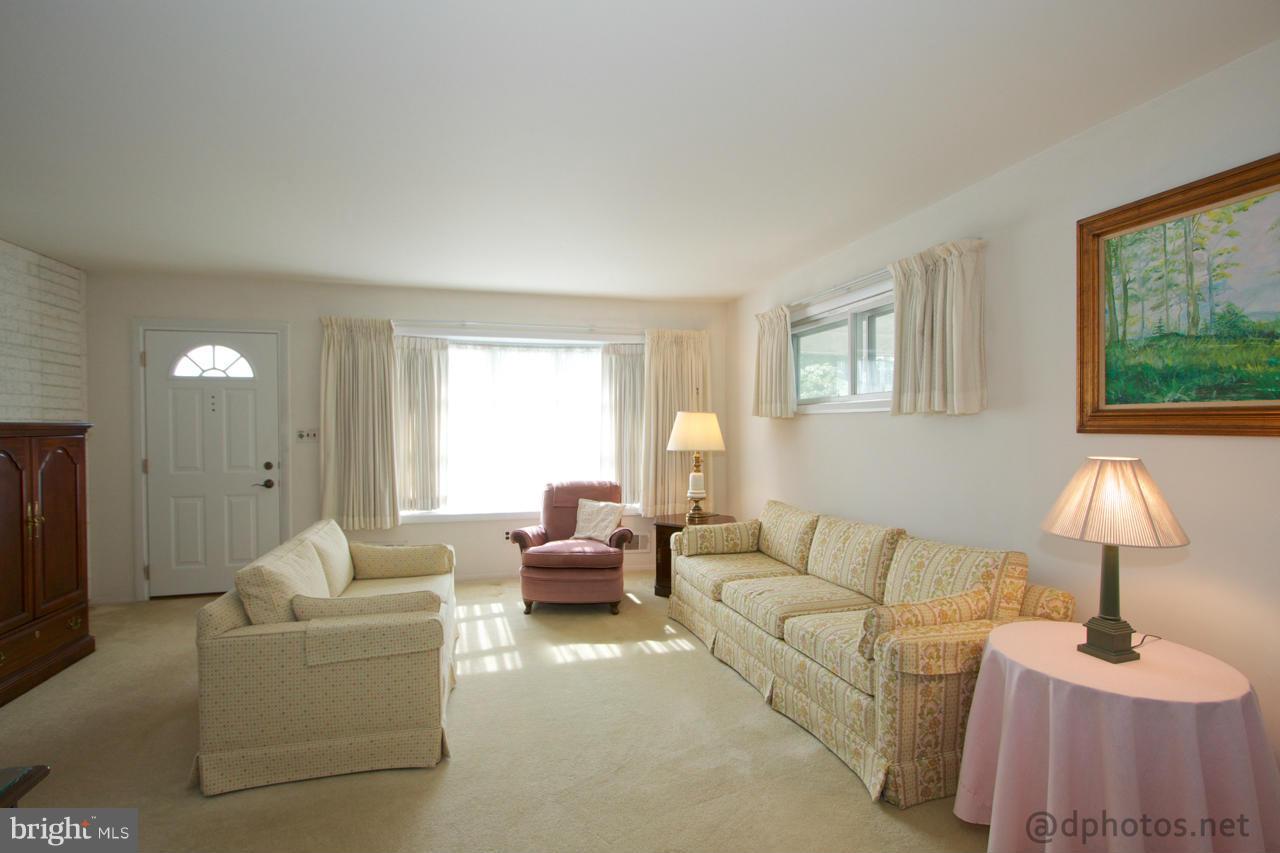 9002 Kilbride Road Baltimore, MD 21236 - Photo 2 of 19 Living Room