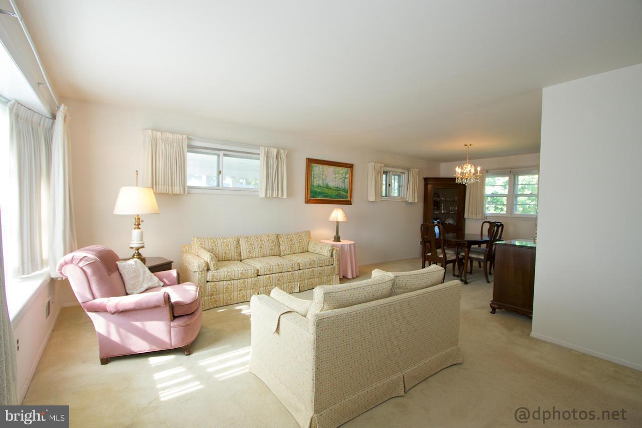 9002 Kilbride Road Baltimore, MD 21236 - Photo 5 of 19 Living Room