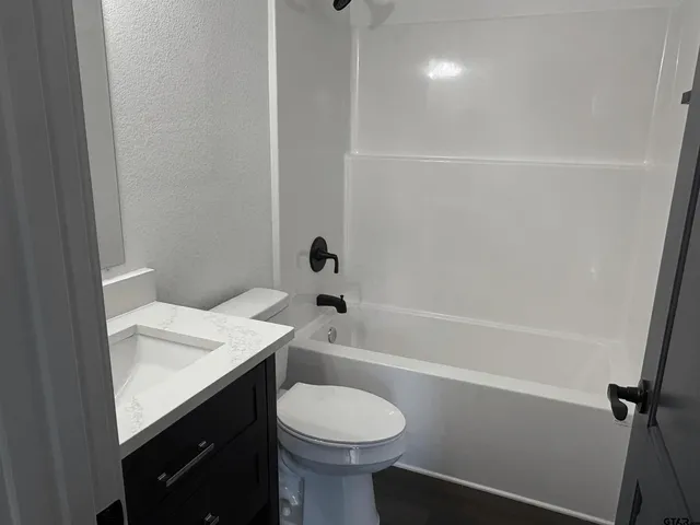 $1,700 | 225 South McWhorter Street, Mineola, TX 75773