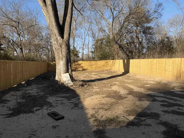 $1,700 | 225 South McWhorter Street, Mineola, TX 75773