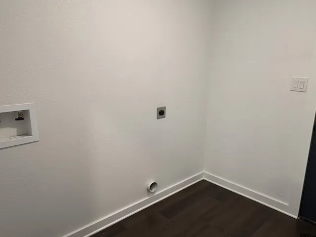 $1,700 | 225 South McWhorter Street, Mineola, TX 75773