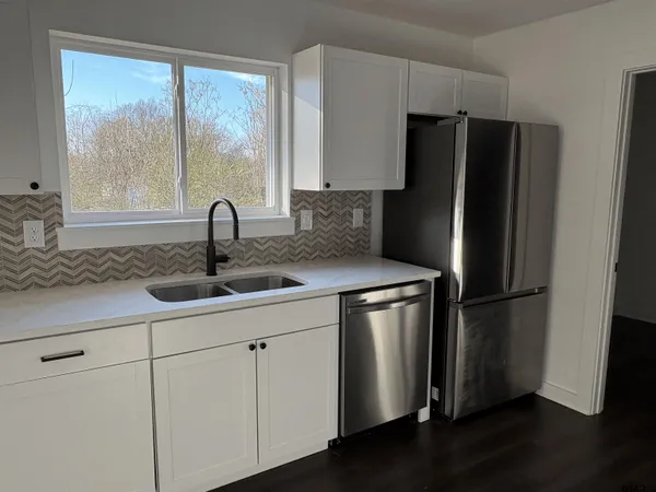 $1,700 | 225 South McWhorter Street, Mineola, TX 75773