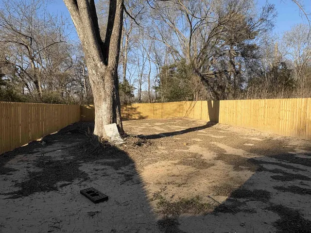 $1,700 | 225 South McWhorter Street, Mineola, TX 75773