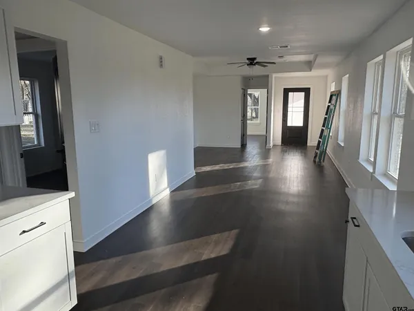 $1,700 | 225 South McWhorter Street, Mineola, TX 75773