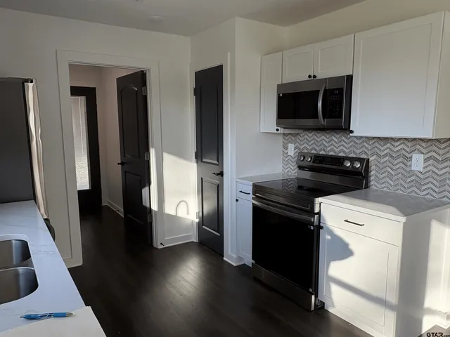 $1,700 | 225 South McWhorter Street, Mineola, TX 75773