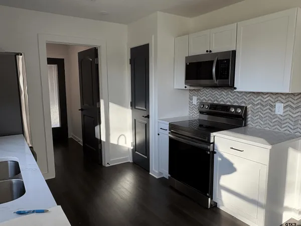 $1,700 | 225 South McWhorter Street, Mineola, TX 75773