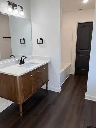 $1,700 | 225 South McWhorter Street, Mineola, TX 75773