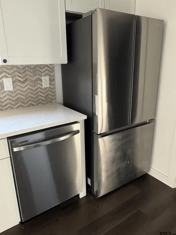 $1,700 | 225 South McWhorter Street, Mineola, TX 75773