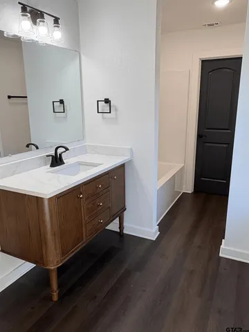 $1,700 | 225 South McWhorter Street, Mineola, TX 75773