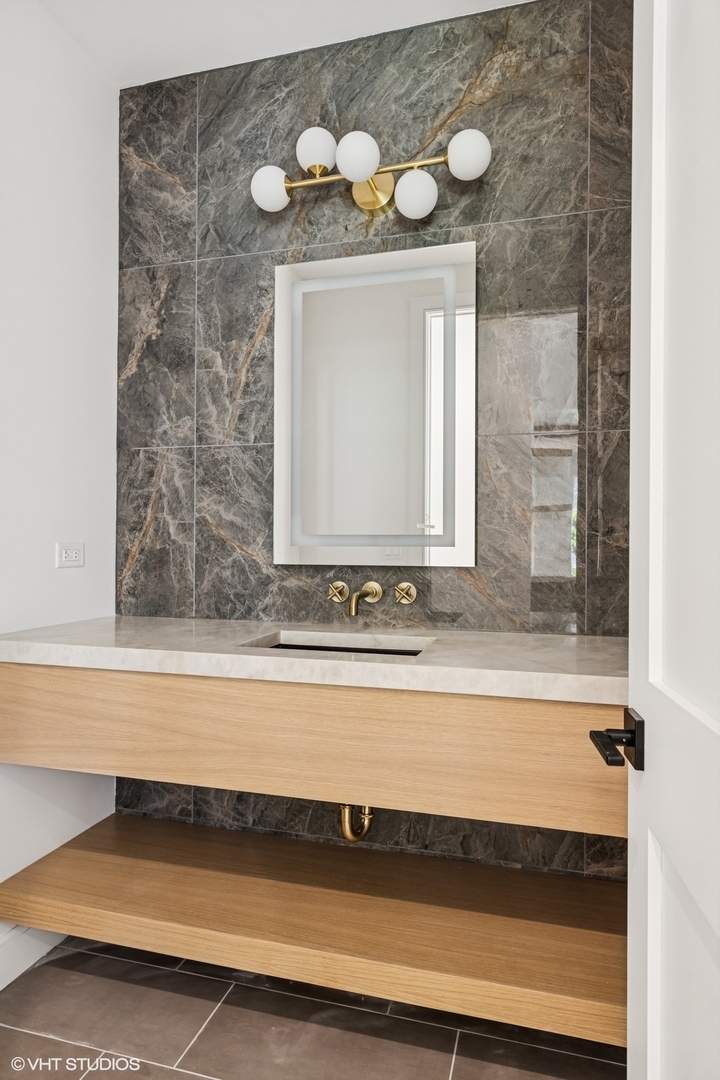 936 Mitchell Avenue Elmhurst, IL 60126 - Photo 11 of 44