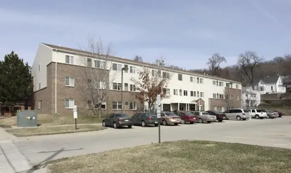 $1,207 | 1105 South 3rd Street, Council Bluffs, IA 51503