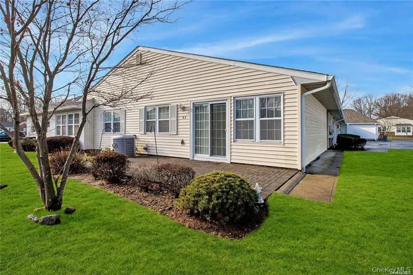 $525,000 | 93 Revere Drive, Sayville, NY 11782