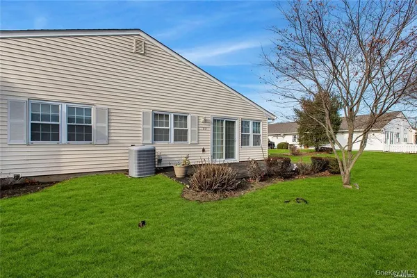 $525,000 | 93 Revere Drive, Sayville, NY 11782