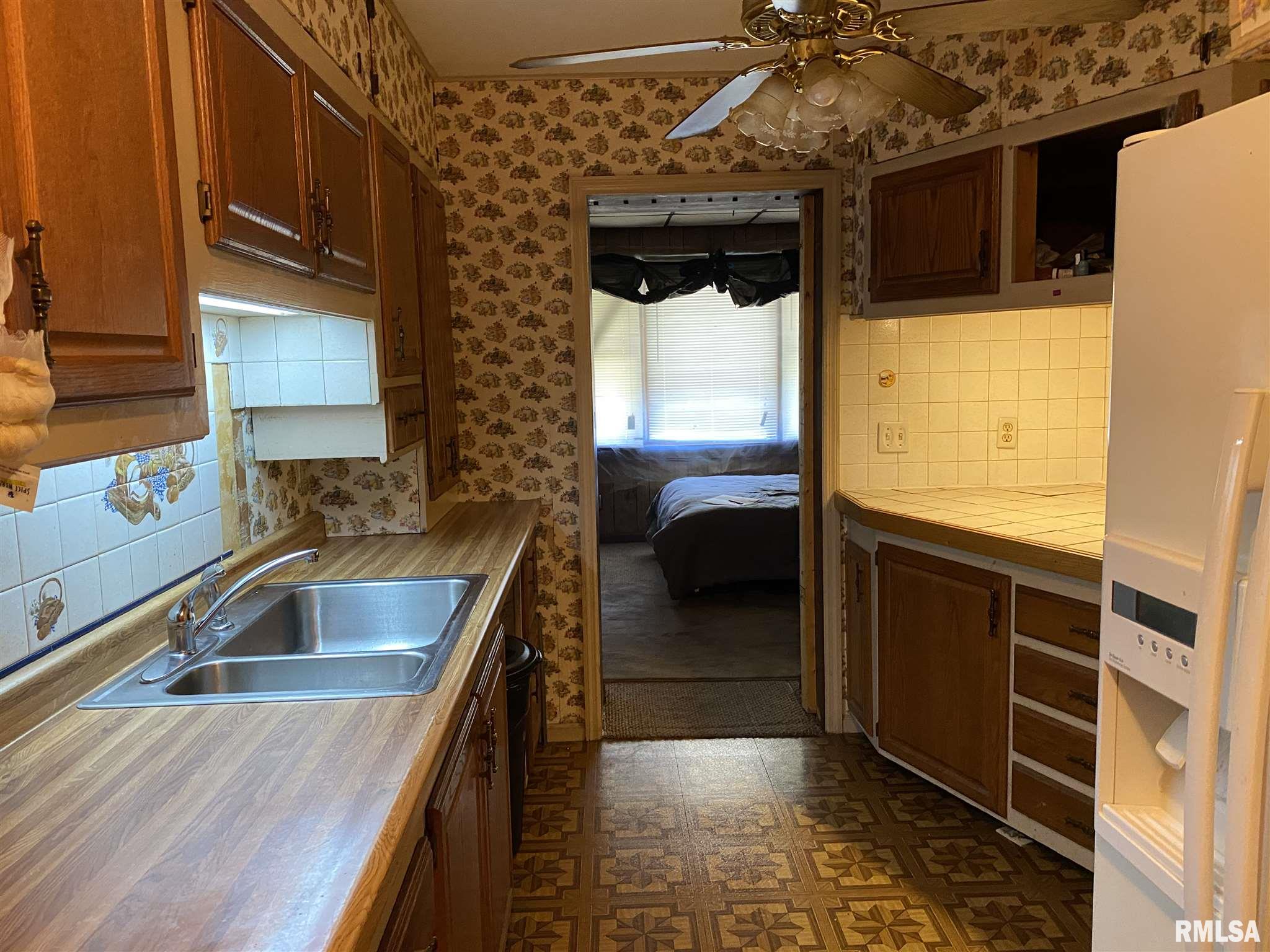 1027 North 15th Street Springfield, IL 62702 - Photo 8 of 16