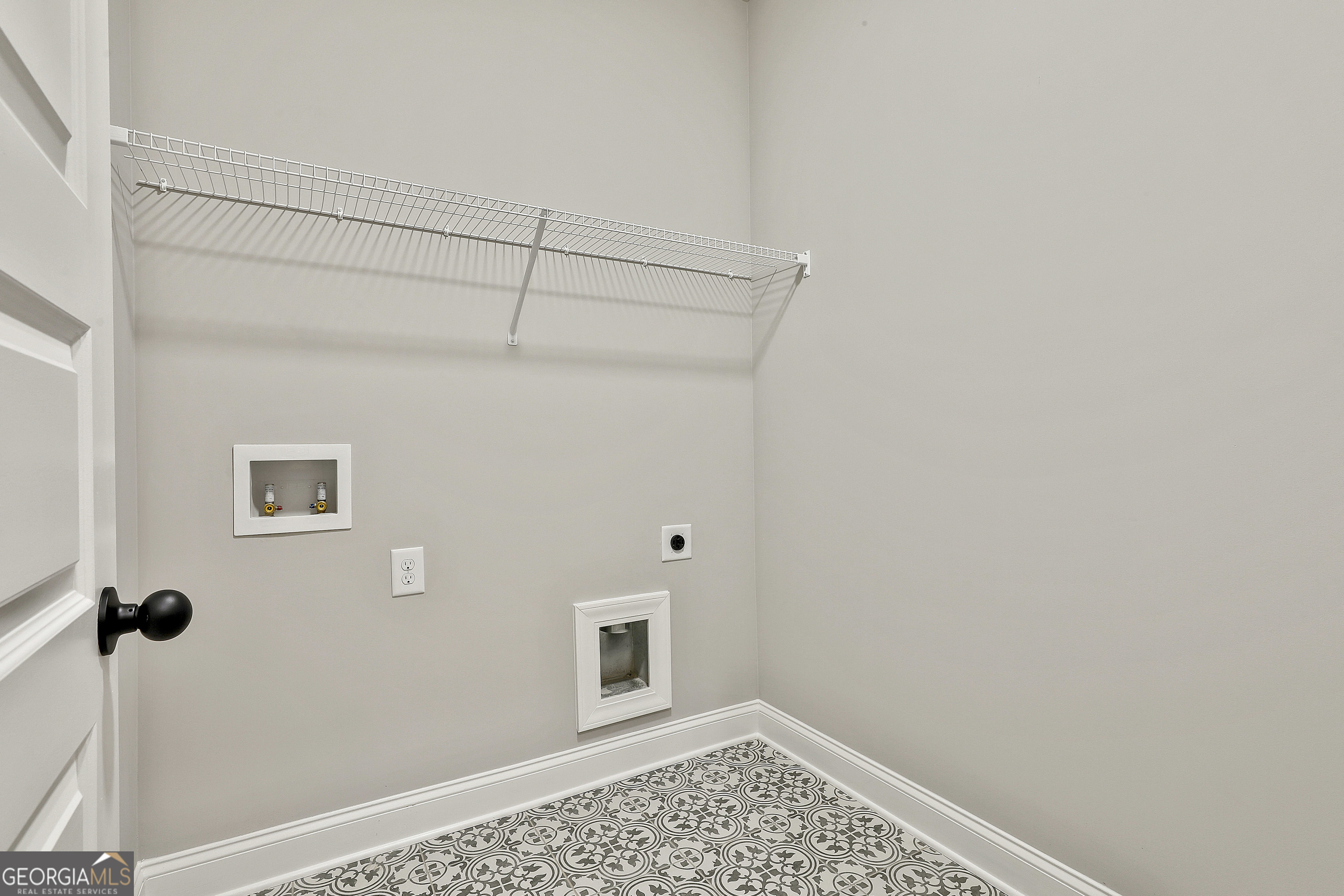 757 Alex Stephens Road Moreland, GA 30259 - Photo 31 of 45 a view of a hallway with closet