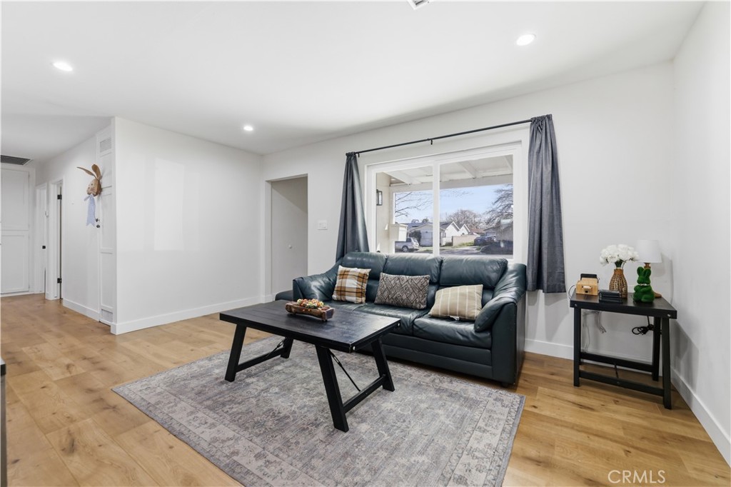 44335 Glenraven Road Lancaster, CA 93535 - Photo 2 of 32 a living room with furniture and a rug