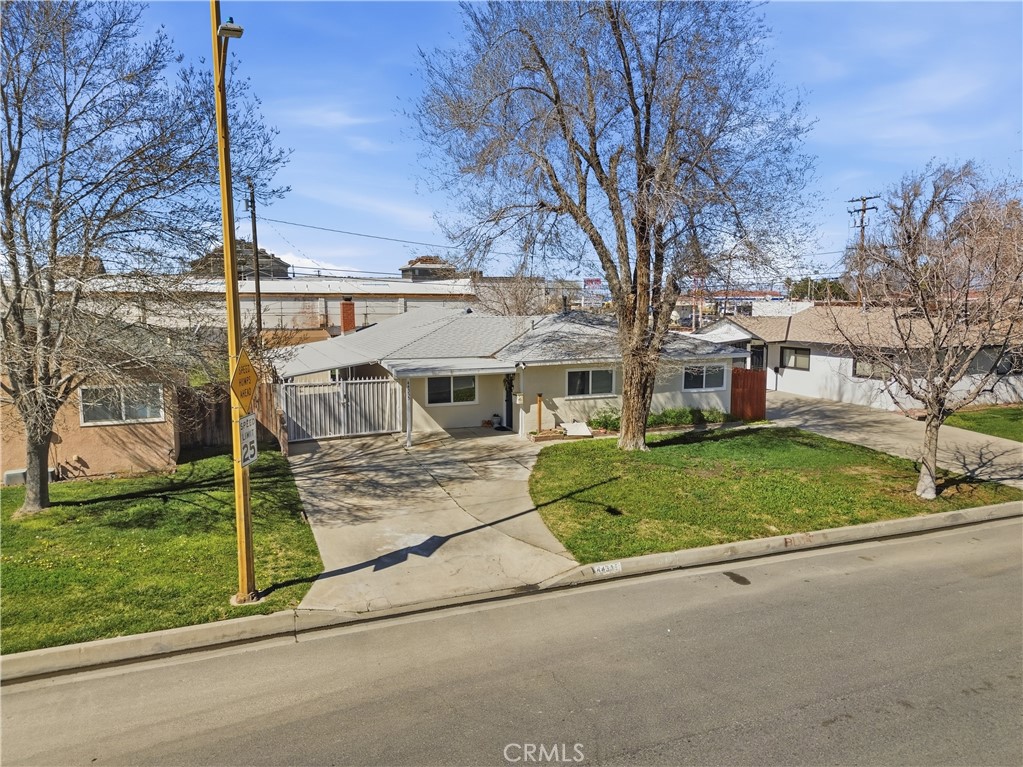 44335 Glenraven Road Lancaster, CA 93535 - Photo 29 of 32 a view of a house with a yard