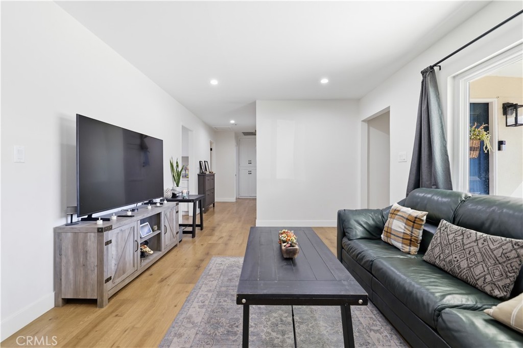 44335 Glenraven Road Lancaster, CA 93535 - Photo 3 of 32 a living room with furniture and a flat screen tv