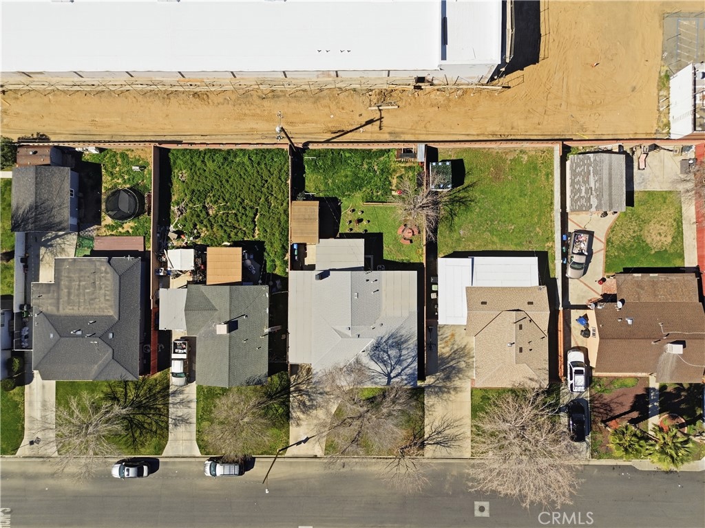 44335 Glenraven Road Lancaster, CA 93535 - Photo 32 of 32 an aerial view of houses with outdoor space